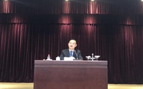 ×ÔÇ¿²»Ï¢ ºñµÂÔØÎ¡ªÕÅÁúÒå¶Ê³¤¡°·Ç¹«¾¼ÃÈËÊ¿ÀíÏëÐÅÄî½ÌÓý±¨¸æ»á¡±¼Íʵ